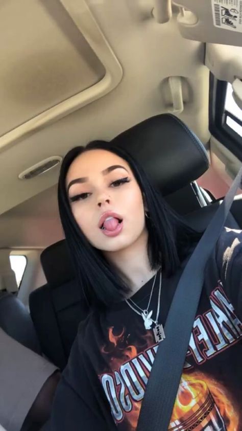 Hair Styles Short Hair Women, Virgin Hair Color, Black Bob Hairstyles, Black Bob, Bob Lace Front Wigs, Hair Supplies, Maggie Lindemann, Makijaż Smokey Eye, Short Black Hairstyles