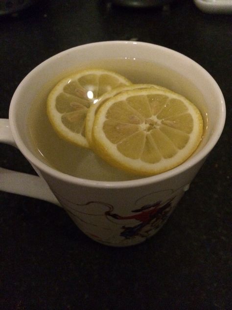 Lemon infused hot water Snap Food, Winter Aesthetic, Aesthetic Food, Hot Water, Cool Words, Coffee Lover, Drinks, Tableware, Quick Saves