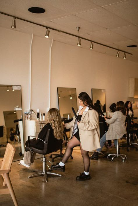 Busy Hair Salon, Hair Salon Editorial, Aesthetic Hair Salon Pictures, Hair Stylist Asthetic Picture, Hair Salon Lifestyle Photography, Hair Salon Asthetics, Salon Owner Outfits, Successful Hairstylist Aesthetic, Hairstylists Aesthetic