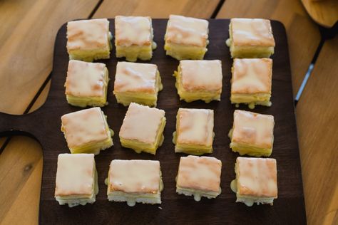 Lemon Petit Fours, Easy Petit Fours, Homemade Lemon Cake, Petit Four Recipes, Lemon Curd Recipe, Cake Bites, Lemon Filling, Homemade Sweets, Curd Recipe