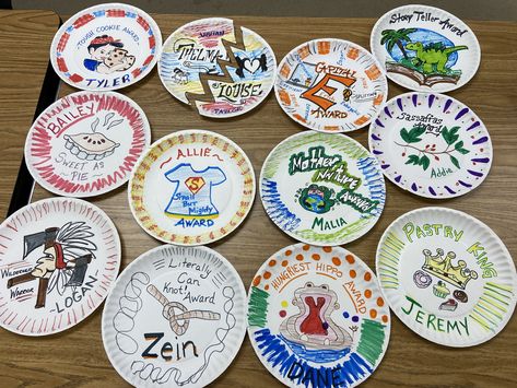 Paper Plate Awards For Sports, Paper Plate Awards, Doll Printables, Kraft Mac N Cheese, Learning Development, Quiet People, Award Ideas, Plate Ideas, Camp Counselor