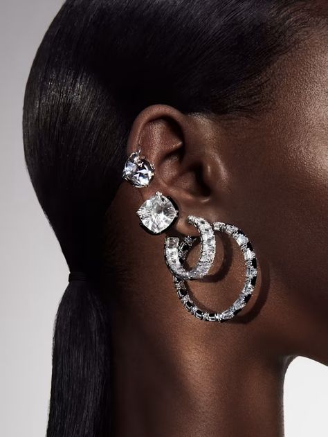 Jewelry Style Guide: Stacking Jewelry | Swarovski United States Fashion Editorial Jewelry, Jewelry Trends 2024 2025, Swarovski Photoshoot, Jewelry Editorial Shoot, Jewellery Photoshoot, Jewellery Editorial Fashion Photography, Swarovski Editorial, Swarovski Jewelry Earrings, Street Style Jewelry