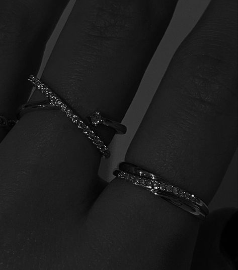 Dope Jewelry, Minimal Aesthetic, Foto Ideas Instagram, Black And White Aesthetic, Black N White, White Aesthetic, Black Aesthetic, Aesthetic Photo, Aesthetic Photography