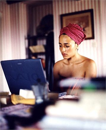 In 2010 Zadie Smith told the Guardian her ten rules of writing: When still a child, make sure you read a lot of books. Spend more time doing this than anything else. When an adult, try to read your… Corinne Bailey Rae, Zadie Smith, Fallen Book, Women Writing, Book Writer, Writers Write, First Novel, Girl Crush, Inspirational Women