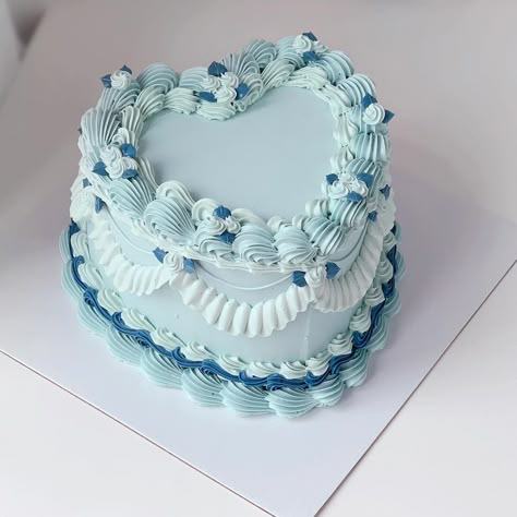 Witchy vibes🖤🕸🕷 | Instagram Something Blue Cake, Blue Heart Shaped Cake, Baby Blue Birthday Cake, Pastel Blue Cake, Cute Blue Cake, Blue Cake Ideas Birthday, Trending Birthday Cakes, Blue Heart Cake, Blue Cake Ideas