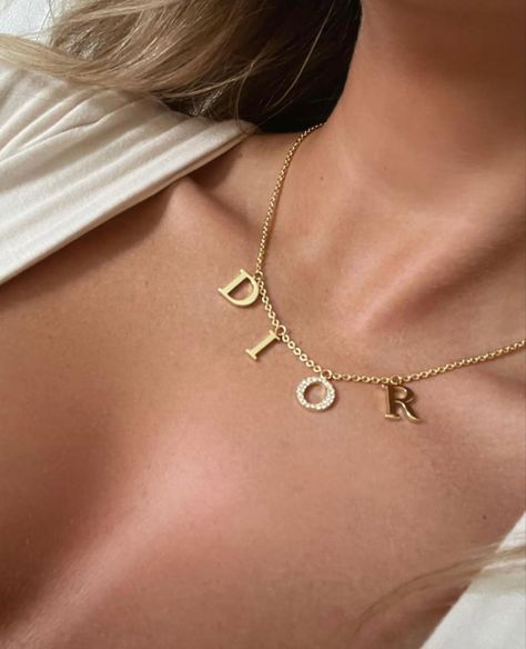 Dior Revolution Necklace, Gold Designer Necklace, Dior Necklace Gold, Dior Gold Necklace, Dior Necklace, Gold Girl, Luxe Jewelry, Dior Jewelry, Jewelry Fashion Trends