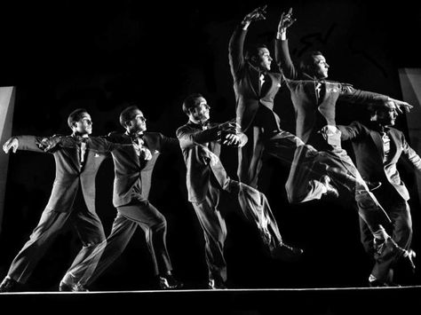 See stroboscopic images of Gene Kelly dancing in 1944. (Gjon Mili—The LIFE Picture Collection/Getty Images) Gene Kelly Dancing, Gjon Mili, An American In Paris, Alfred Eisenstaedt, Septième Art, Gene Kelly, Time Life, Great Life, Life Pictures