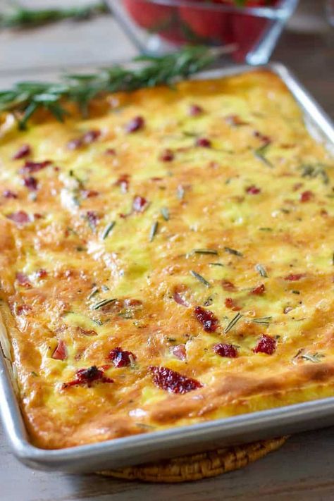 Sheet Pan Omelettes, Sheet Pan Omelette Recipe, Sheet Pan Quiche, Sheet Recipes, Barbie Foods, Brunch Quiche, Easy Quiche, Breakfast Quiche Recipes, Quiche Recipes Easy