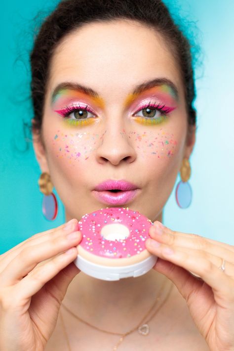 Cupcake Makeup Look, Sprinkles Makeup Look, Donut Face Paint, Candy Halloween Makeup, Candy Land Makeup Ideas, Candy Theme Makeup, Candyland Makeup Ideas, Ice Cream Makeup Looks, Candy Themed Makeup