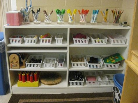 Reggio Art Center, Reggio Art Activities, Art Center Preschool, Reggio Art, Classroom Arrangement, Art Centers, Preschool Rooms, Classroom Centers, Classroom Layout