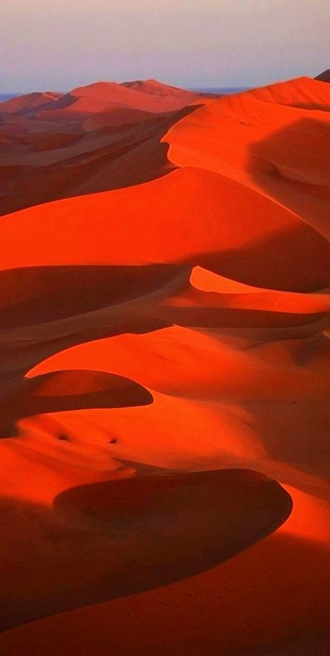 Red Sand Desert, Desert Drawing, Orange Desert, Desert Paradise, Desert Sahara, Red Desert, Desert Aesthetic, Red Sand, Desert Photography