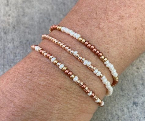 Gold Seed Bead Bracelet, Stretchy Seed Bead Bracelets Diy, Seed Bead Bracelets Diy, Rose Gold Beaded Bracelet, Bracelets Dainty, Faith Bracelet, Beads Ideas, Rose Gold Beads, Seed Bead Bracelet