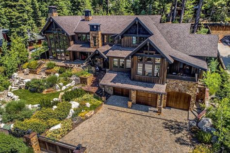 Former San Francisco 49er Brent Jones lists Rustic Lake Tahoe Retreat for $11M (PHOTOS) - Pricey Pads Lake Tahoe Houses, Log Cabin Mansions, Lodge Exterior, Luxury Outdoor Spaces, Cabin Mansion, Modern Lodge, Incline Village, Dream Life House, Rustic Home Design