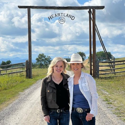 Heartland Mallory, Heartland Season 16, Weekend In Toronto, Heartland Characters, Jessica Amlee, Ty Borden, Heartland Ranch, Cowgirl Pictures, Heartland Seasons