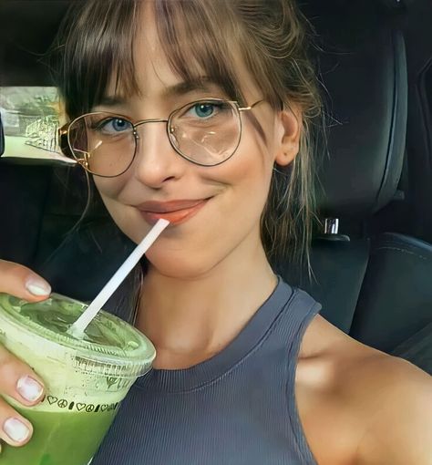 Bangs Glasses, Dakota Johnson Hair, Bangs And Glasses, Dakota Johnson Style, Dakota Fanning, Hair Bangs, Wispy Bangs, Lip Hair, Trendy Hair