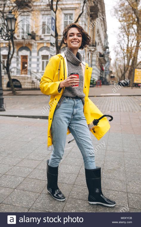 Yellow Raincoat Outfit, Outdoorsy Outfit, Womens Outdoor Fashion, Yellow Rain Jacket, Walking Outdoors, Raincoat Outfit, Rainy Day Fashion, Yellow Raincoat, Causal Outfits