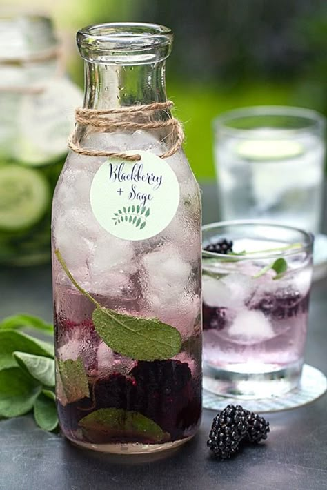 20 Infused Water “Recipes” - Style Me Pretty Living Infused Waters, Infused Water Recipes, Fruit Infused Water, Spa Water, Fruit Water, God Mat, Fruit Infused, Water Recipes, Flavored Water