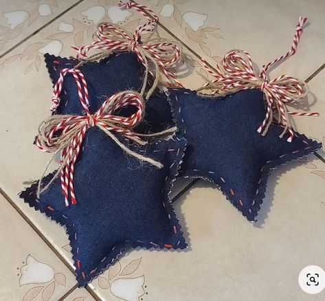 Country Ornaments, Stars Christmas Tree, Jean Upcycle, Repurposed Jeans, Pocket Sewing, Christmas Crafts Sewing, Material Crafts, Blue Jean Quilts, 5 Point Star