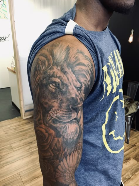 My Tattoo Lion Tattoo Design Shoulder, Lion Tattoo Shoulder Men, Lion Shoulder Tattoo Men, Lion Sleeve Tattoo Men Ideas, Shoulder Lion Tattoo, Lion Roaring Tattoo, Leo Tattoo For Men, Lion Tattoo Shoulder, Lion Tattoo Men