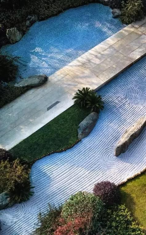 Bungalow Landscaping, Dry Landscape, Modern Japanese Garden, Zen Rock Garden, Plants Vegetables, Zen Garden Design, Japanese Zen Garden, Stone Lantern, Japan Garden