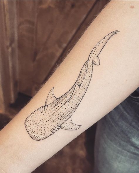 Whale Shark Drawing Tattoo Ideas, Mako Shark Tattoo Simple, Whale Shark Outline Tattoo, Sealife Spine Tattoo, Tiny Whale Shark Tattoo, Minimalist Whale Shark Tattoo, Whale Shark Hip Tattoo, Mantaray Back Tattoo, Whale Shark And Sting Ray Tattoo