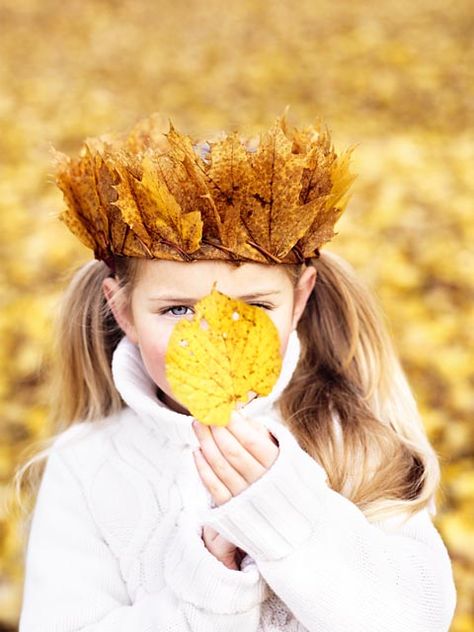 crown of fall leaves www.tablescapesbydesign.com https://www.facebook.com/pages/Tablescapes-By-Design/129811416695 Autumnal Equinox, Leaf Crown, Camping Fun, Nature Crafts, Autumn Inspiration, Fall Thanksgiving, Fall Crafts, Fall Halloween, Autumn Leaves