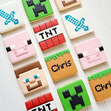 Square Cookie Decorating Ideas, Minecraft Biscuits, Easy Minecraft Cookies, Minecraft Cookies Decorated, Minecraft Cookies Royal Icing, Minecraft Sugar Cookies, Minecraft Baking Ideas, Mind Craft Decorated Cookies, Minecraft Pretzels