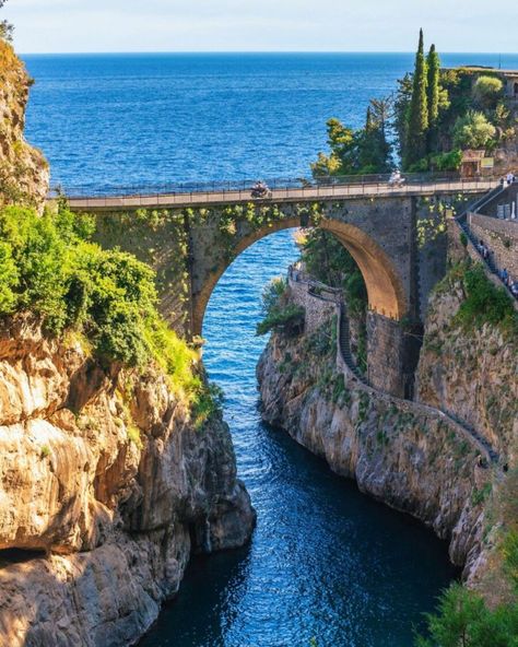 Amalfi Coast: Where Cliffside Towns Meet Paradise Have you ever seen pictures of the Amalfi Coast? It’s basically the real-life definition of stunning. Dramatic cliffs plunging into the clear blue water, these colorful little towns clinging to the rocks…it’s just unreal. The whole place is named after Amalfi, this historic town that’s been around for ages. Back in the 1700s, fancy Europeans on their Grand Tours would come here to soak it all in. https://www.inlovewiththemed.com/amalfi-coast-... Cliffside Town, Life Definition, Pop Girlies, Clear Blue Water, Open Flower, Unfortunate Events, A Series Of Unfortunate Events, The Amalfi Coast, Come Here