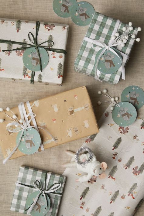 Pretty Wrapping Paper, Winter Woodland Christmas, Christmas Presents For Boys, Christmas Present Wrap, Baskets Diy, 2023 Ideas, Xmas Gift Wrap, Wrapping Techniques, Creative Wrapping