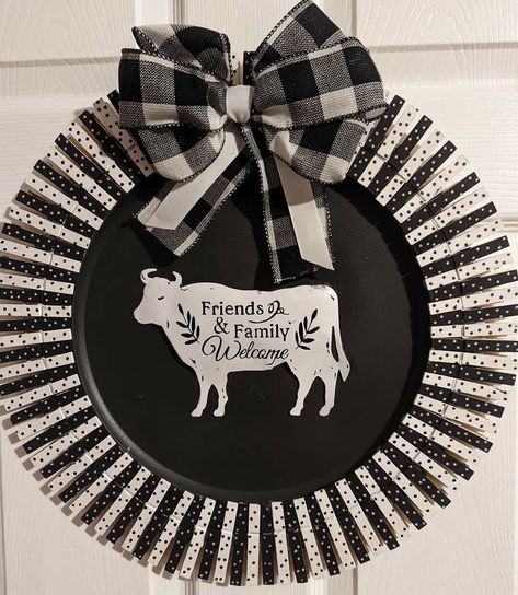 Farm Animal Wreath, Clothespin Diy Crafts, Clothespins Diy, Wooden Clothespin Crafts, Clothespin Wreath, Cow Craft, Clothespin Crafts, Farm Animal Crafts, Tree Projects