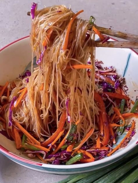 Glass Noodle Salad, Inflammation Recipes, Spicy Noodle, Rice Noodle Salad, Vegetarian Salad, Anti Inflammation Recipes, Potato Pasta, Rice Noodle, Spicy Noodles