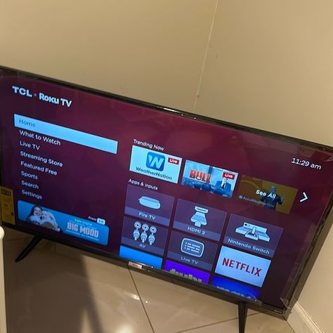 43 inch Roku tcl smart Tv like new im moving so just getting stuff off of me Roku Tv Aesthetic, Smart Tv Aesthetic, Roku Aesthetic, Roku Tv, Amazon Fire Stick, Smart Box, Live Channels, Amazon Fire Tv, Free Sport