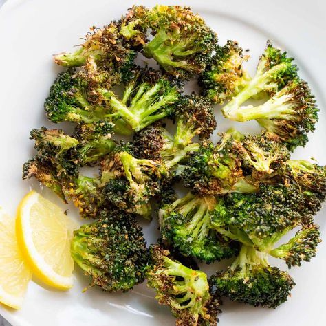 Air fryer parmesan broccoli gets cheesy and crispy in the air fryer! The air fried broccoli gets perfectly roasted and is so flavorful from the parmesan cheese. Air Fried Broccoli, Parmesan Broccoli Recipes, Cinnamon Toast Recipe, Air Fryer Broccoli, Scrambled Eggs With Spinach, Honey Mustard Salmon, Parmesan Broccoli, Fried Broccoli, Cinnamon Toast