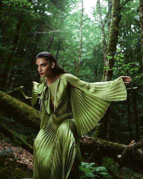 Green Fashion Editorial, Best Greens, Forest Photoshoot, Jungle Dress, Nature Outfits, Metallic Fashion, Frog Pond, Photography Dress, Bird Sitting