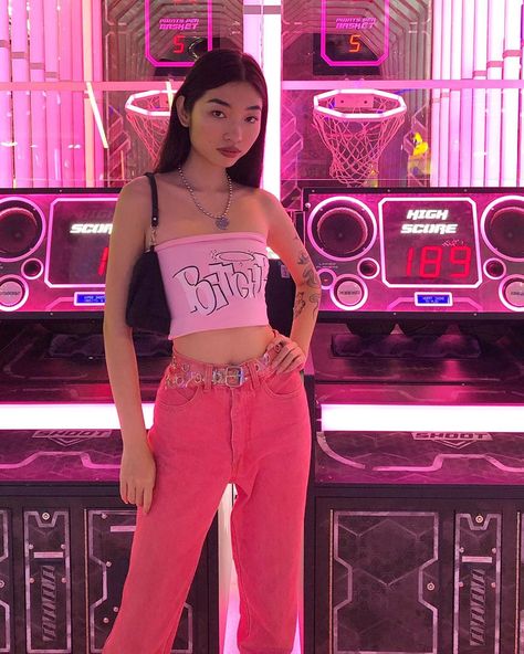 OANH on Instagram: “Are you wearing pink today? 💗💖💕🌸👛” Soft Girl Aesthetic Outfit Pink, Soft Girl Aesthetic Outfit, Y2k Aesthetic Outfits, Pink Fits, 2000s Fashion Outfits, Pink Outfits, 2000s Fashion, Looks Style, Looks Vintage