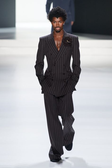 Pinstripe Suit Aesthetic Men, Dolce And Gabbana Menswear 2023, Mens Suit Ideas, Man Suit Style, Couture Fashion Men, Mens Haute Couture, Runway Fashion Men, Men Classy Outfits, Male High Fashion