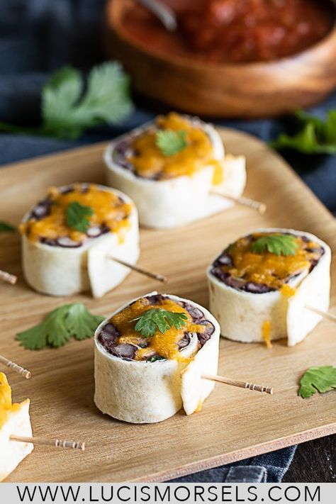 Cold Mexican Appetizers, Mexican Pinwheels Appetizers, Tortilla Rollup, Easy Vegetarian Appetizers, Mexican Roll Ups, Mexican Pinwheels, Mexican Lunch, Mexican Appetizer, Salsa Lessons