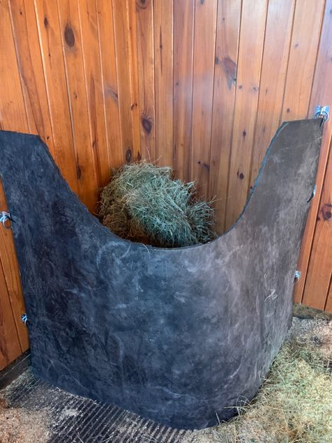 Diy Hay Rack Horse, Horse Stall Organization, Horse Stall Hay Feeders, Diy Stall Fronts, Horse Hay Feeder Diy, Horse Hacks Diy Ideas, Diy Hay Feeder For Horses, Horse Feeder Ideas, Horse Stall Ideas Diy