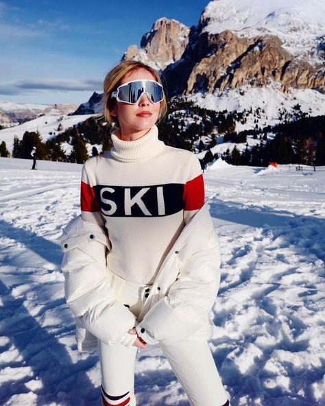 Chiara Ferragni on Instagram: “Ski day 😍” #winteroutifts #winterootd #sweatpantsoutfit #sweatpants Cute Ski Outfits, Winter Ski Fashion, Mode Au Ski, Apres Ski Outfit, Ski Outfit For Women, Ski Trip Outfit, Apres Ski Outfits, Ski Outfits, Ski Aesthetic