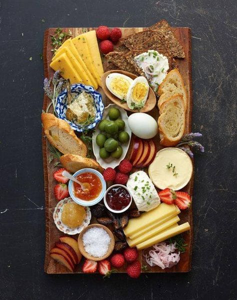 what is scandinavian breakfast (and here’s why you need it immediately) Scandinavian Breakfast, Brunch Spread, Breakfast Board, Overnight Oat, Breakfast Party, Scandinavian Food, Food Boards, Diet Vegetarian, Cheese Boards