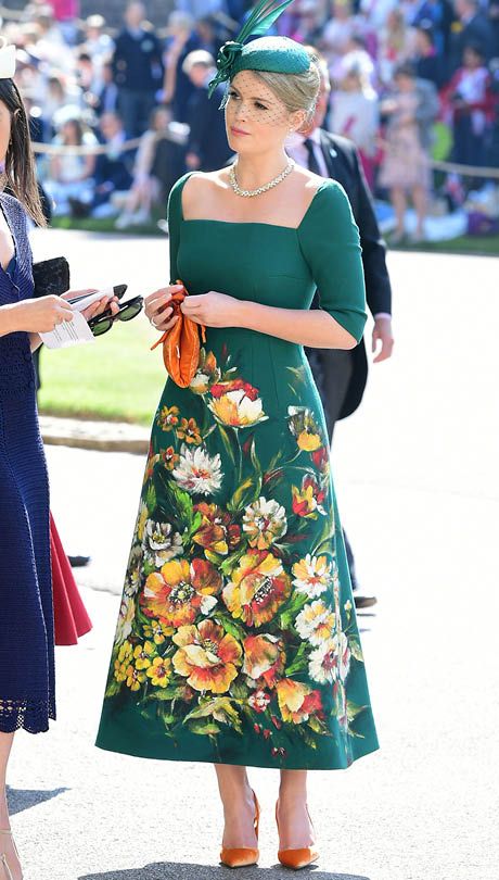 Royal Wedding 2018: Best Dressed Lady Kitty Spencer’s floral Dolce & Gabanna frock fits in well with the chapel’s decorations, which include a massive archway of flowers. Kitty Spencer Royal Wedding, Princess Diana Niece, Lady Kitty Spencer, Lady Kitty, Kitty Spencer, Prins Harry, Sukienki Plus Size, Estilo Real, Wedding Makeup Looks