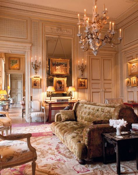 An 18th century Hôtel Particulier ... بيوت ملكية, Chateaux Interiors, English Cottage Decor, Cottage Room, Country Cottage Decor, English Cottage Style, French Interior, French Decor, Classic Interior