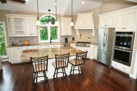 Traditional Kitchen in Town & Country  The angled wall of this bright and airy kitchen is the perfect spot for a beautiful wood hood as a focal point. The vaulted ceilings play into the staggered heights used to draw attention to the hood and the detailed tile insert just below it. #kitchen #kitchenideas #kitchenislands #design #kitchendesign #farmdesignkitchens #stainlessteelsink #kitchenorganizers #elegantdesign #elegantkitchen #luxurykitchen #professionalwork #beautifulkitchen #tilework Angled Wall In Kitchen, Angled Wall Kitchen, Kitchen With Angled Wall, Angled Wall, Wood Hood, Airy Kitchen, Ventilation Hood, Classic Kitchen Design, Condo Interior