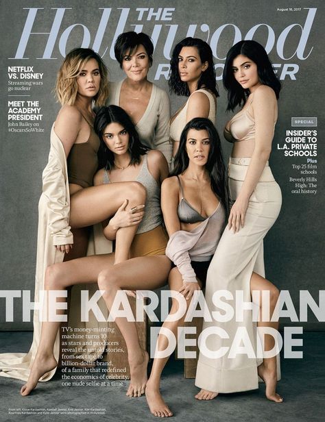 Kim et Khloe Kardashian révèlent leurs regrets à la télé-réalité : "Khloe & Lamar", spécial mariage Kris Humphries et plus | Divertissement ce soir Internet Friends Meeting, Kardashian Family Photo, Stylizacje Kylie Jenner, Internet Best Friends, Kardashian Jenner Sisters, Kardashian Aesthetic, Kim Kardashian Family, Tia Carrere, Kardashian Sisters