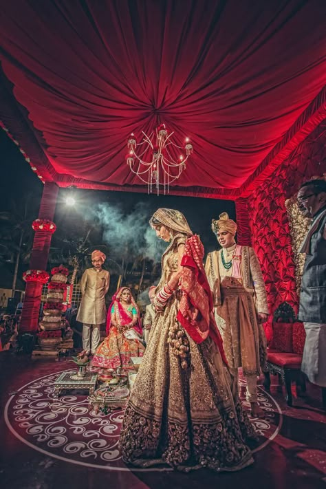 Photo of Winter wedding couple phera shot Wedding Pheras Photography, Marrage Pic Couple, Mandap Photography, Pheras Decor, Indian Wedding Pictures Bride Groom, Brides Entry, Indian Wedding Aesthetic Couple Photo, Indian Marriage Couple Photos, Bride And Groom Pictures Indian Wedding