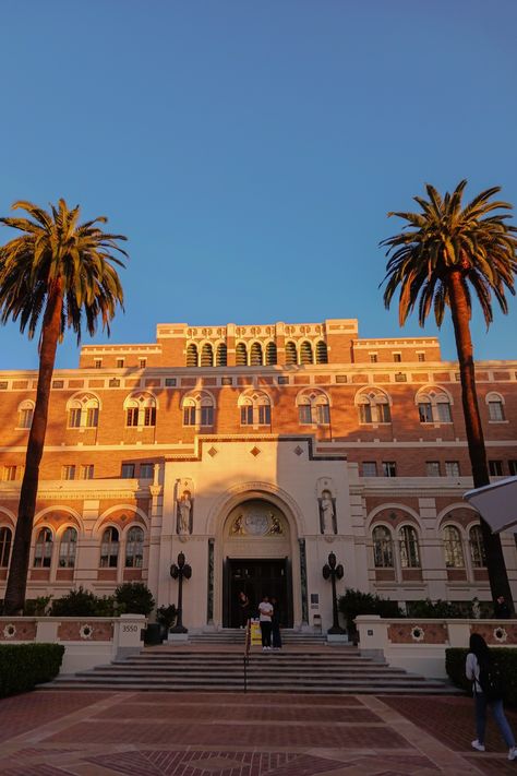 Usc Campus Aesthetic, University Of Southern California Aesthetic, Usc Acceptance, Usc Aesthetic, Fsu Campus, College Manifestations, Usc Columbia, Usc Film School, Usc Campus