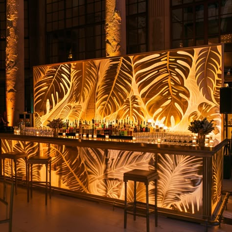 Create a Tropical Oasis at Your Wedding Bar: Gilded Leaves & Candlelight Decor Elegant Jungle Party, Tropical Bar Decor, Tropical Bar Design, Tulum Party, Tropical Bar, Havana Nights Party, Summer Wedding Decor, Tropical Wedding Theme, Tropical Glam