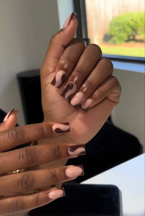 Black Women Nails Acrylic Short, Plain Brown Nails Acrylic, Short Acrylic Nails For Black Women, Brown Nail Inspo Square, Fall Short Nail Designs Autumn Classy, Fall Nail Designs Medium Length, Thanksgiving Simple Nails, French Tips Fall Nails, Nails Inspired Short