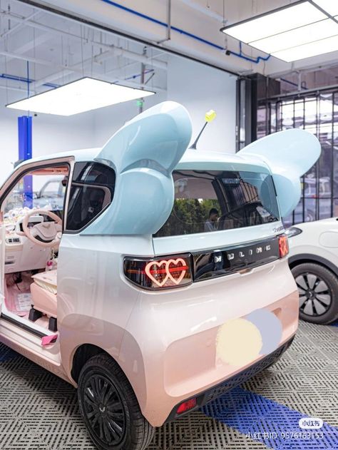 Kawaii Car Interior, Car Motivation, Alien House, Kawaii Car, Moon Dragon, I Need Her, Pink Cars, Car Deco, Tiny Cars