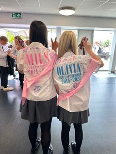 Leavers Day Outfits, School Leavers Ideas, Our Last Summer Leavers Shirts, Leaves Shirt Design School, High School Leavers Shirts, Decorated Leavers Shirts, High School Leavers, Levers School Shirt, Leavers Shirt Ideas Uk